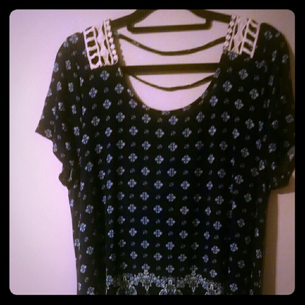 Knit short sleeved top